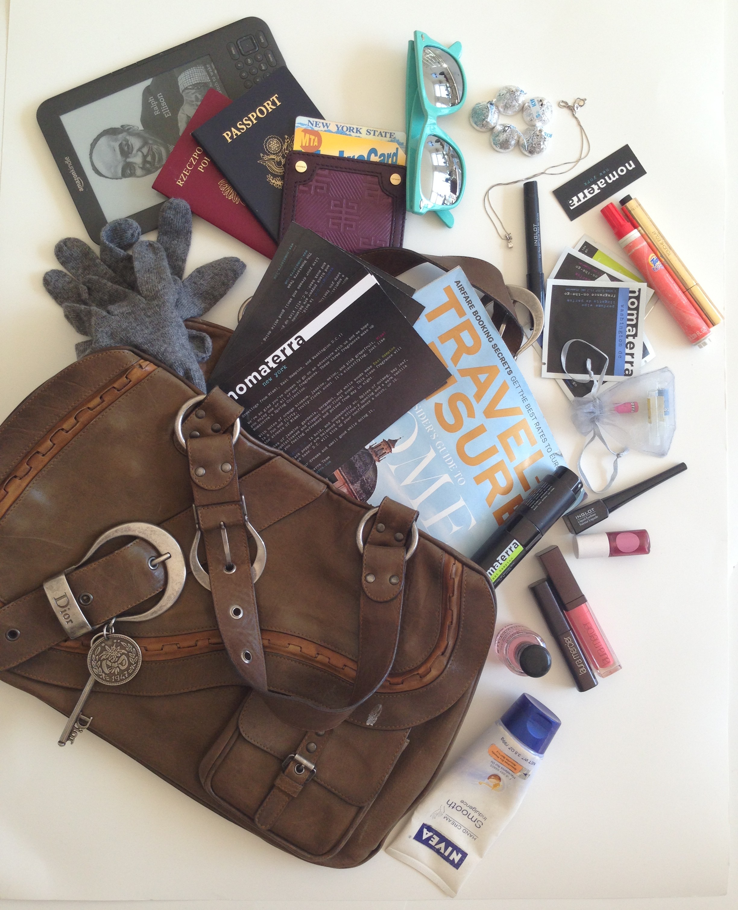 10 things every girl needs to have in her bag