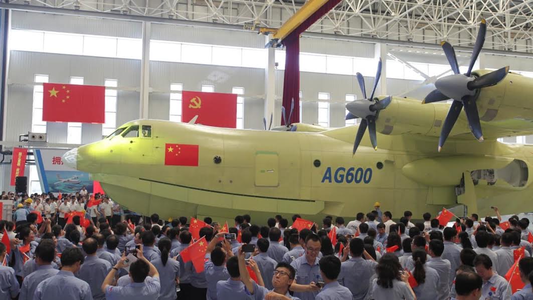 中国推出世界上最大的水陆两栖飞机AG600