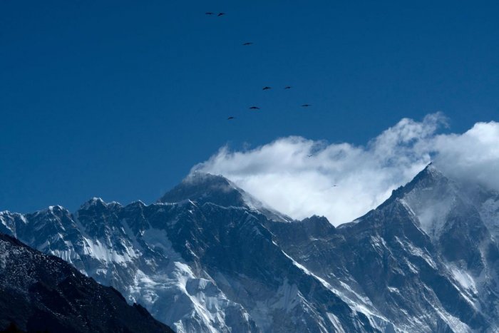 珠穆朗玛峰，微塑性污染